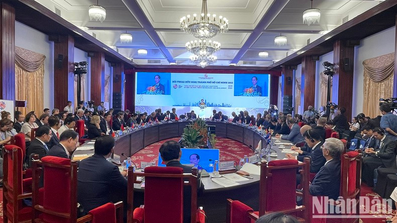 Leaders of the Ministry of Foreign Affairs and Ho Chi Minh City attend the first Ho Chi Minh City Friendship Dialogue in 2022. (Photo: NDO)