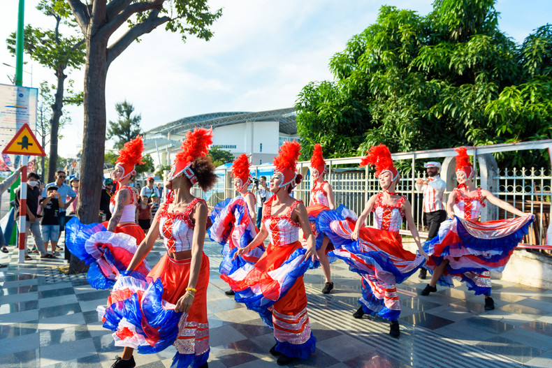 A street performance at the festival. (Photo: An Khang Media) A street performance at the festival. (Photo: An Khang Media)