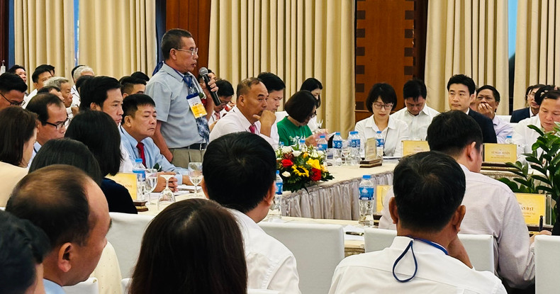 Farmer Nguyen Kim Thanh, Director of Thanh Tam Bamboo Shoot Growing and Production Cooperative in Binh Phuoc Province, delivers his opinions at the forum. (Photo: KIM LINH)
