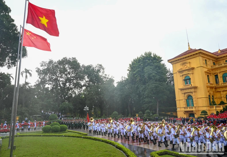 An overview of the welcome ceremony for the Chinese Party and State leader.