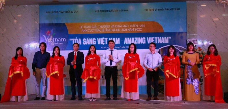 The ribbon-cutting ceremony for the opening of the exhibition.