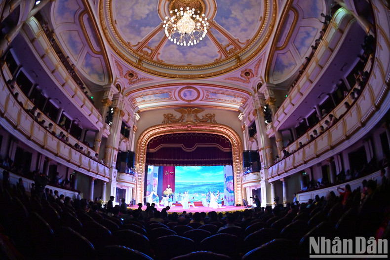 An overview of the ceremony. An overview of the ceremony.
