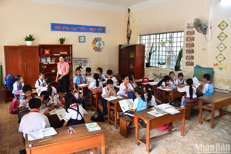 Tien Hai Primary and Secondary School have 258 students, including 134 at the primary-school level and 59 students in two preschool classes. In addition to the main location on Hon Tre Island, the school has two sub-points located on Hon Duoc and Hon Giang islands. Thanks to the attention of the educational sector and local authorities, the school's infrastructure and teaching equipment have been fully guaranteed. Tien Hai Primary and Secondary School have 258 students, including 134 at the primary-school level and 59 students in two preschool classes. In addition to the main location on Hon Tre Island, the school has two sub-points located on Hon Duoc and Hon Giang islands. Thanks to the attention of the educational sector and local authorities, the school's infrastructure and teaching equipment have been fully guaranteed.