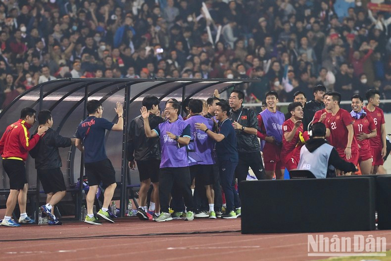 The coaching staff celebrates the important victory. The coaching staff celebrates the important victory.