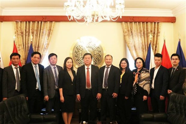 A delegation from the Communist Party of Vietnam and staff of Vietnamese Embassy. (Photo: VNA)
