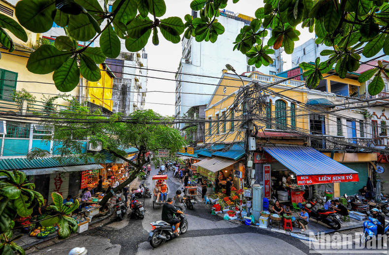 Hang Be Market, with a very typical space of the ancient city, is a familiar address for the citizens. Hang Be Market, with a very typical space of the ancient city, is a familiar address for the citizens.