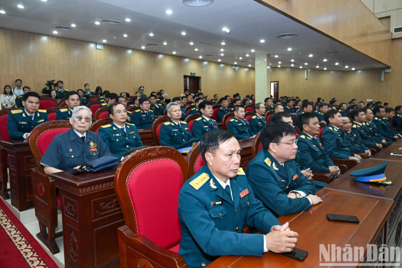 Officials and soldiers of the ADAF of many generations attend the ceremony. Officials and soldiers of the ADAF of many generations attend the ceremony.