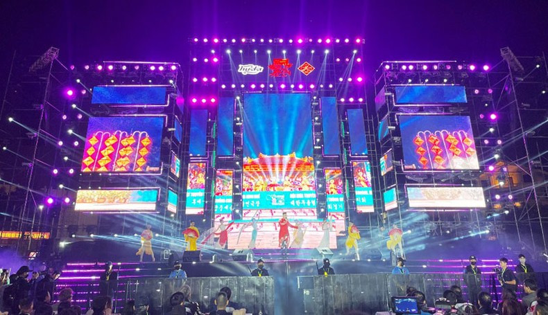 The Countdown Programme in the central city of Hue featured many unique and attractive art performances.