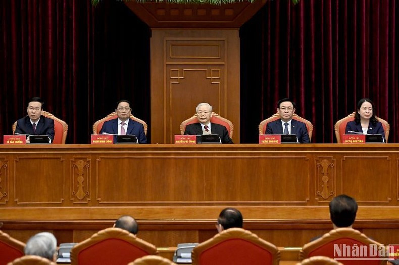 Party General Secretary Nguyen Phu Trong, PM Pham Minh Chinh, NA Chairman Vuong Dinh Hue, Permanent member of the Secretariat Vo Van Thuong and Acting President Vo Thi Anh Xuan chair the conference. Party General Secretary Nguyen Phu Trong, PM Pham Minh Chinh, NA Chairman Vuong Dinh Hue, Permanent member of the Secretariat Vo Van Thuong and Acting President Vo Thi Anh Xuan chair the conference.
