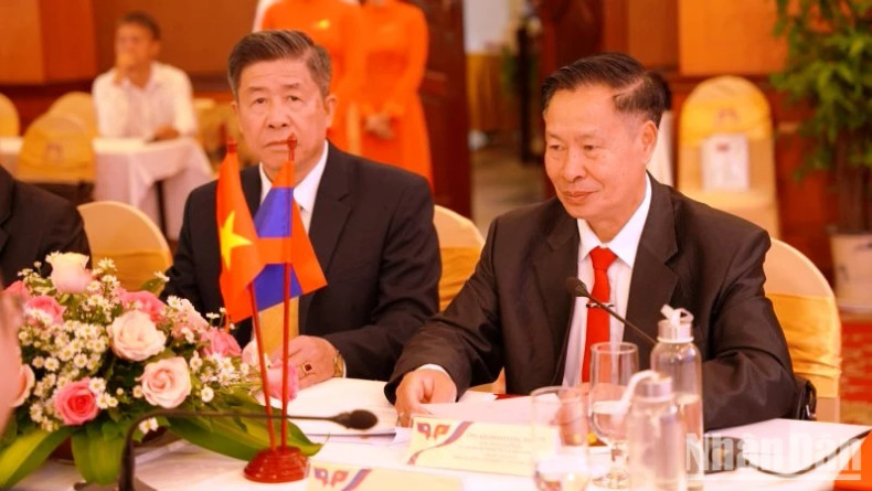 Lao Deputy Minister of Information, Culture and Tourism Keomanyvong Phosy speaks at the talks.