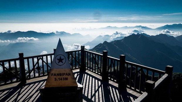 Standing 3,143 m above the sea level, Fansipan is the highest peak in the Hoang Lien Son range and is known as the "Roof of Indochina". (Photo: laodong.vn)