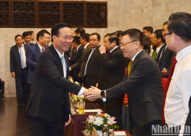 President Vo Van Thuong and other delegates at the programme.