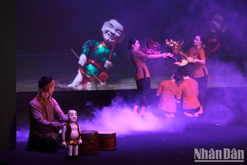 Cheo drum arts brings a new vitality to the puppetry performance. (Photo: Minh Giang)