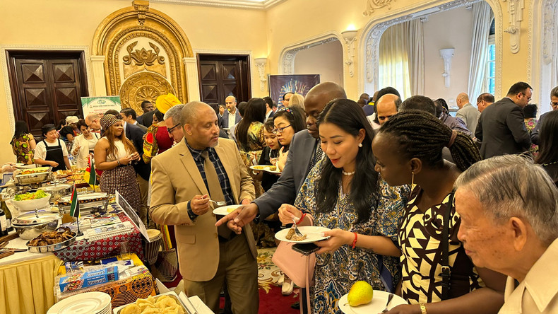 Various dishes of African cuisine are introduced at the celebration. (Photo: KIM LINH) Various dishes of African cuisine are introduced at the celebration. (Photo: KIM LINH)