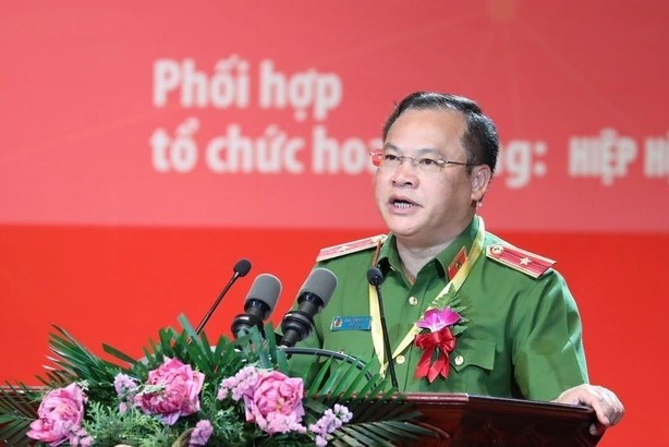 Major General Nguyen Van Long speaks at the opening ceremony for the exhibition.