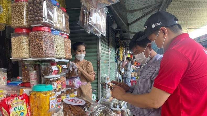 Small traders in the markets around the City have deployed the Market 4.0 application, so that customers do not need to use cash. Small traders in the markets around the City have deployed the Market 4.0 application, so that customers do not need to use cash.