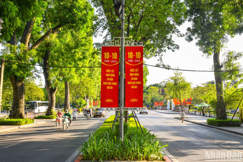 The main streets such as Hung Vuong, Hoang Dieu, Dien Bien Phuc and Le Hong Phong are all decorated with colourful banners and slogans.