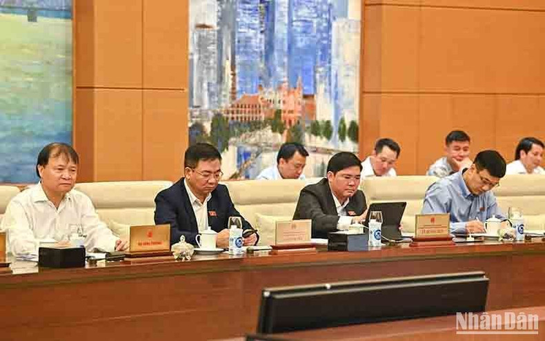 Members of the NA Standing Committee, leaders of NA Committees and delegates attend the meeting.