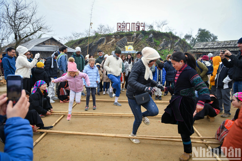 May Village not only plays a role in preserving but also promoting and creating an address to preserve the tangible and intangible cultural heritages of the five ethnic communities in Sa Pa.