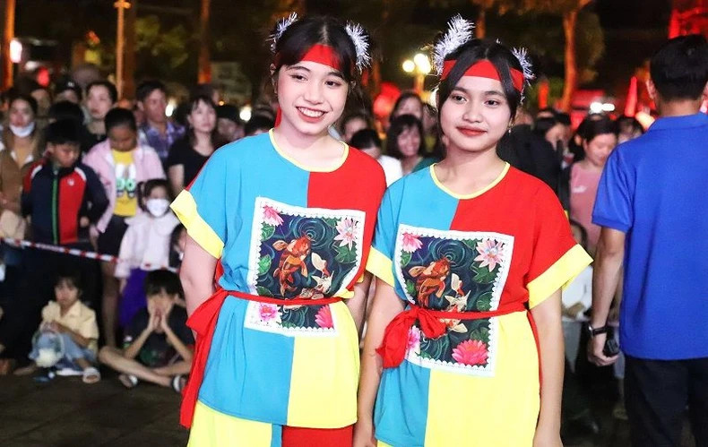 Children attend the programme.