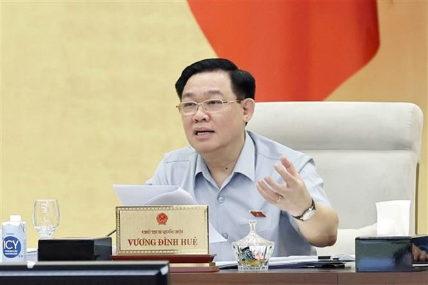 NA Chairman Vuong Dinh Hue speaks at the session. (Photo: VNA)