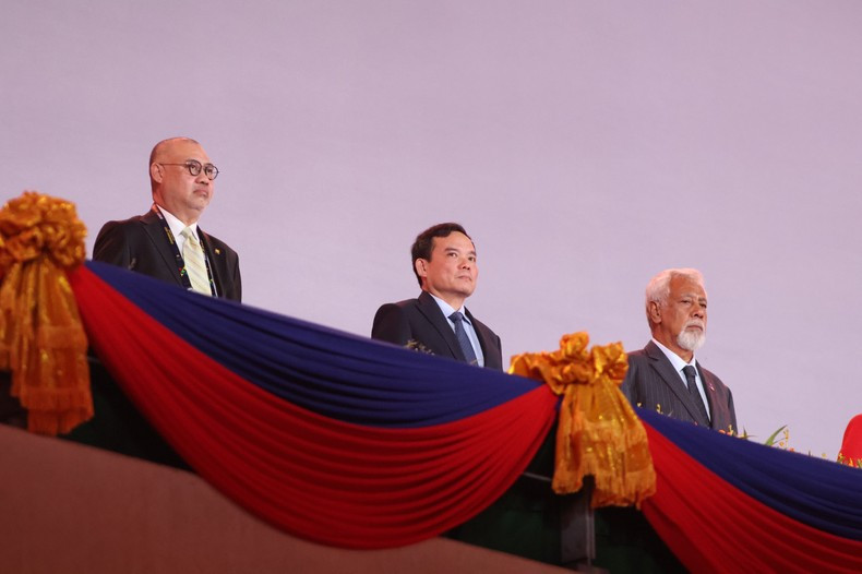 Deputy Prime Minister Tran Luu Quang attends the opening ceremony of the 32nd SEA Games.
