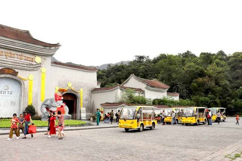 The number of visitors to Yen Tu relic site increased sharply during the holidays.