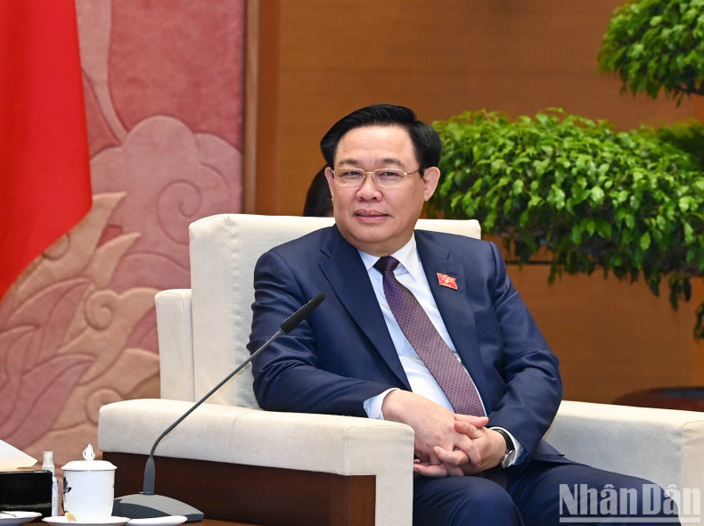 NA Chairman Vuong Dinh Hue speaks at the reception.