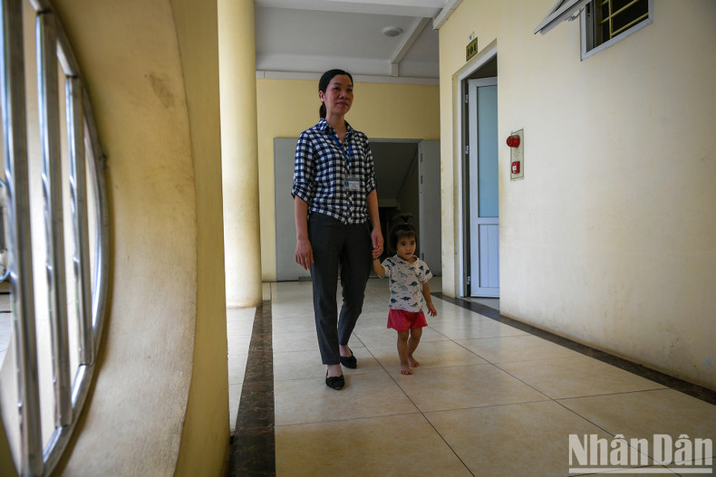 Children have friends at school and have kind mothers at the centre. Children have friends at school and have kind mothers at the centre.