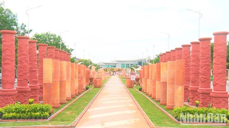 Vinh Long red ceramic street