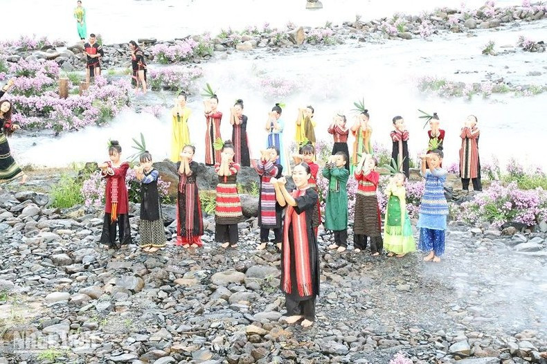 Children perform colourful brocades at the programme.