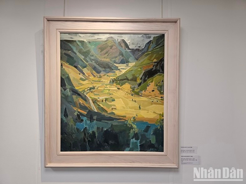 Oil painting titled “Mua vang” (Yellow season) by artist Duong Quyet. (Photo: MINH DUY) Oil painting titled “Mua vang” (Yellow season) by artist Duong Quyet. (Photo: MINH DUY)