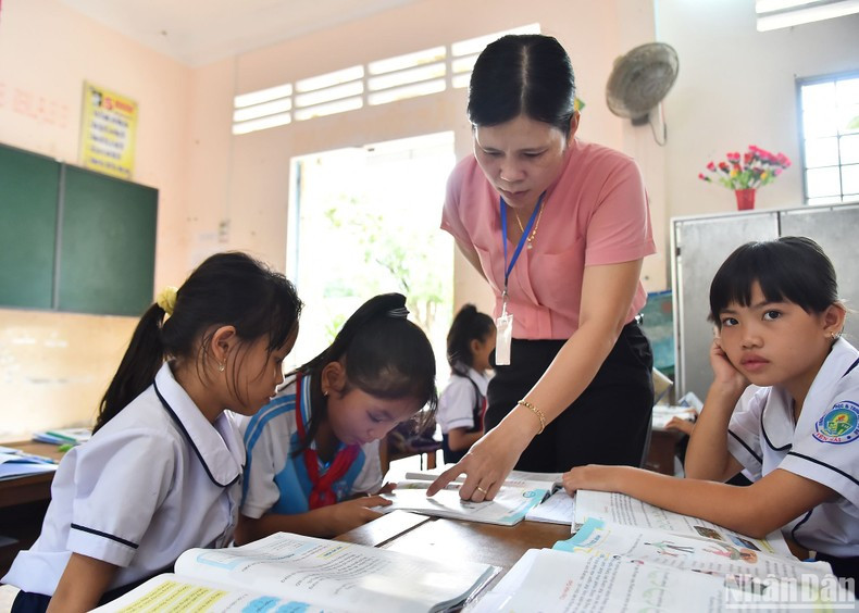 All students wear school uniforms and study at school both in the morning and afternoon. All students wear school uniforms and study at school both in the morning and afternoon.