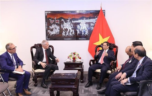 At the meeting between Prime Minister Pham Minh Chinh and Chairman and CEO of The Coca‑Cola Company James Quincey. (Photo: VNA)