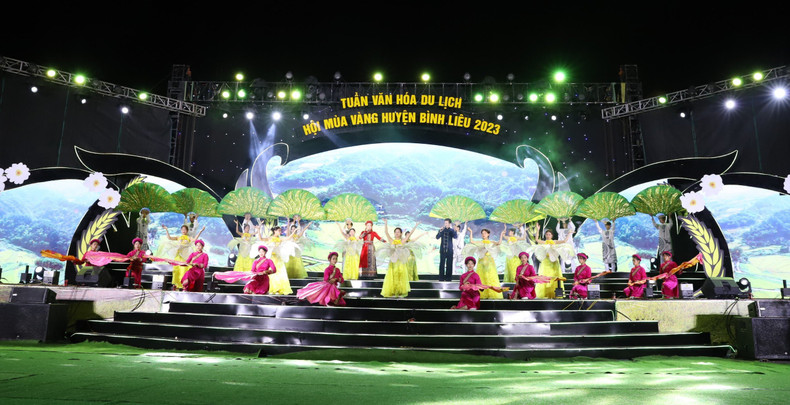 The art programme is imbued with the unique cultural identities of ethnic groups in Binh Lieu District.