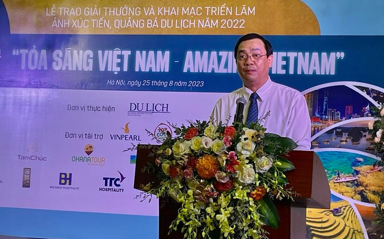 Director of the Vietnam National Administration of Tourism Nguyen Trung Khanh speaks at the event.