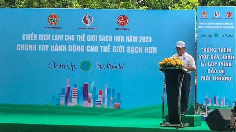A leader of the Vietnam Farmers' Union Central Committee speaks at the ceremony. A leader of the Vietnam Farmers' Union Central Committee speaks at the ceremony.