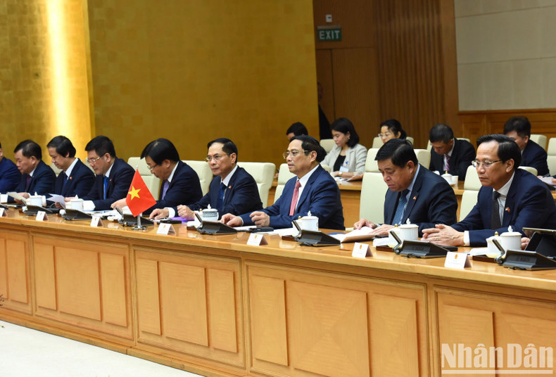 PM Pham Minh Chinh and members of the Vietnamese Government hold talks with PM Lee Hsien Loong. PM Pham Minh Chinh and members of the Vietnamese Government hold talks with PM Lee Hsien Loong.