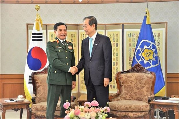 Defence Minister Gen. Phan Van Giang meets with RoK Prime Minister Han Duck-soo (Photo: VNA) Defence Minister Gen. Phan Van Giang meets with RoK Prime Minister Han Duck-soo (Photo: VNA)