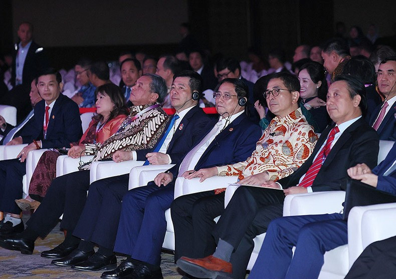 PM Pham Minh Chinh and other delegates attend the ASEAN Business and Investment Summit. (Photo: Duong Giang/VNA) PM Pham Minh Chinh and other delegates attend the ASEAN Business and Investment Summit. (Photo: Duong Giang/VNA)