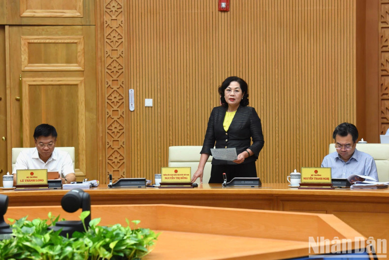 The Governor of the State Bank of Vietnam speaks at the meeting. The Governor of the State Bank of Vietnam speaks at the meeting.