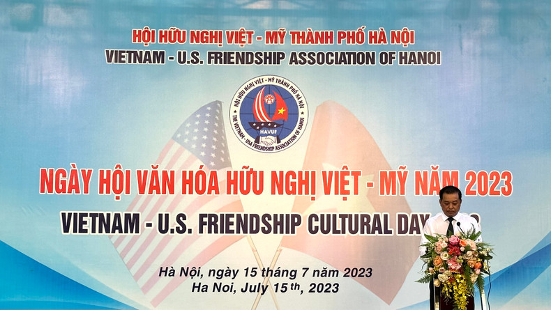 Dinh Hong Phong, Chairman of Vietnam – US Friendship Association of Hanoi and Deputy Director of Municipal Department of Labour, War Invalids and Social Affairs speaks at the event. Dinh Hong Phong, Chairman of Vietnam – US Friendship Association of Hanoi and Deputy Director of Municipal Department of Labour, War Invalids and Social Affairs speaks at the event.