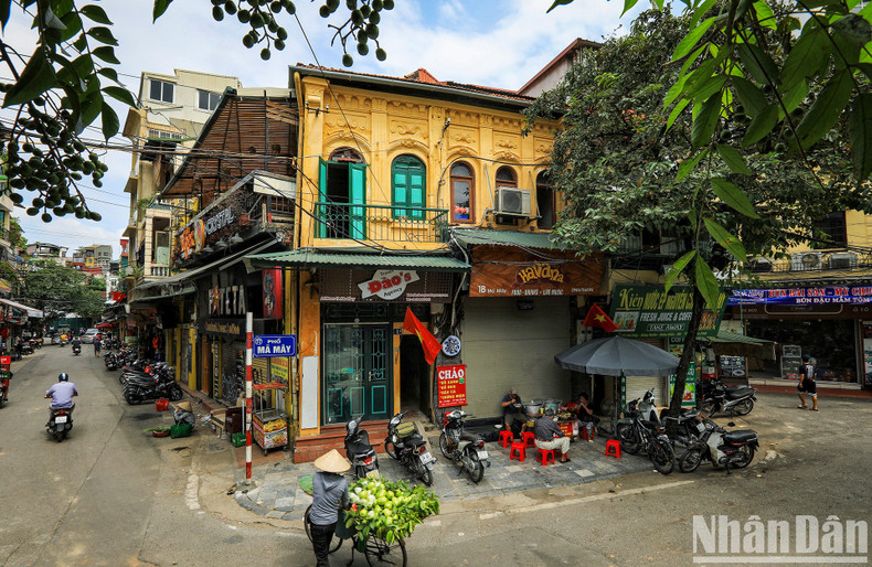 Ma May, one of the famous old streets of Hanoi, is beautiful, idyllic and ancient. Ma May, one of the famous old streets of Hanoi, is beautiful, idyllic and ancient.