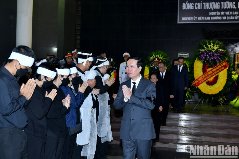 President Vo Van Thuong sends condolences to the family of Senior Lieutenant General Nguyen Chi Vinh. President Vo Van Thuong sends condolences to the family of Senior Lieutenant General Nguyen Chi Vinh.