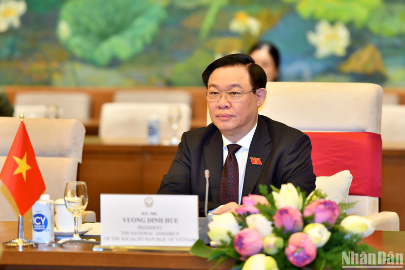 NA Chairman Vuong Dinh Hue delivers a speech at the talks. NA Chairman Vuong Dinh Hue delivers a speech at the talks.