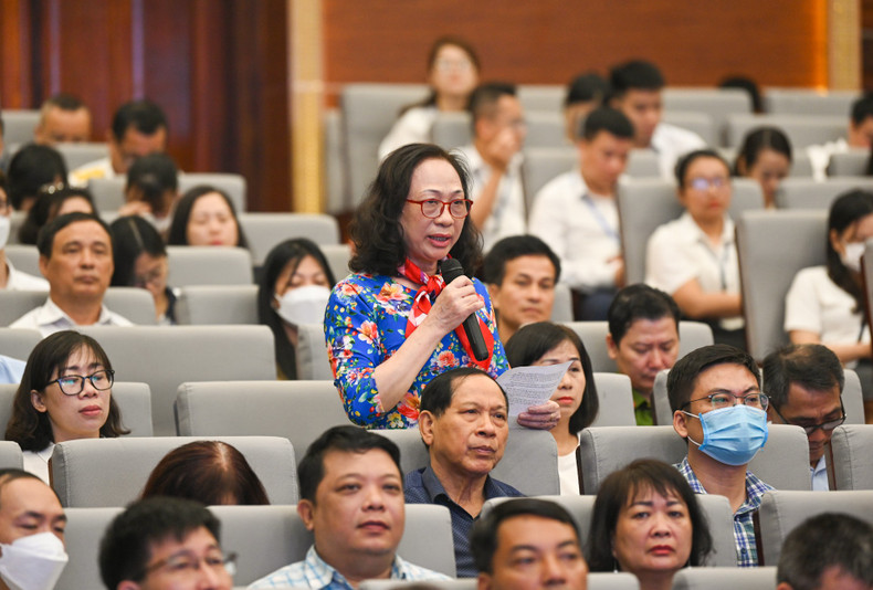 Voter Bui Thi An proposed several issues in the field of the environment. Voter Bui Thi An proposed several issues in the field of the environment.