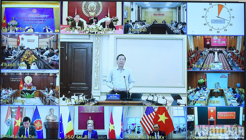 Chairman of Ho Chi Minh City People’s Committee Phan Van Mai speaks at the conference.