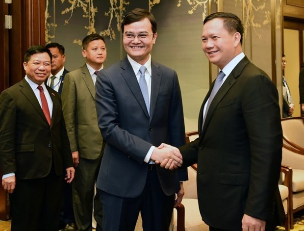 First Secretary of HCYU Central Committee Bui Quang Huy (L) pays courtesy call to PM Hun Manet (Photo: HCYU Central Committee portal)