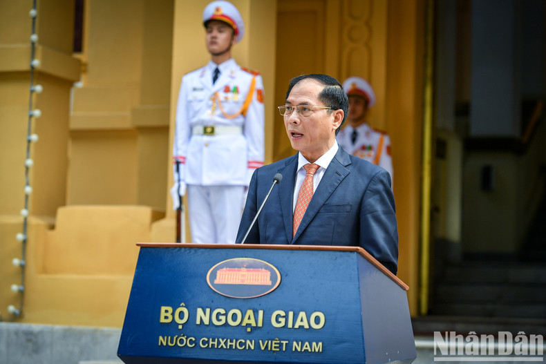 Minister of Foreign Affairs Bui Thanh Son speaks at the ceremony. (Photo: THANH DAT/NDO)