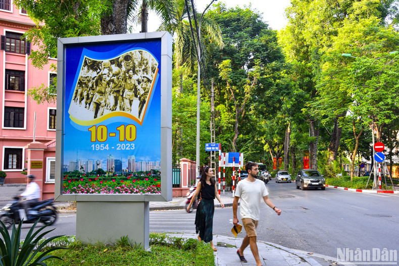 The atmosphere of the Capital’s Liberation Day is always bustling throughout the streets of Hanoi.